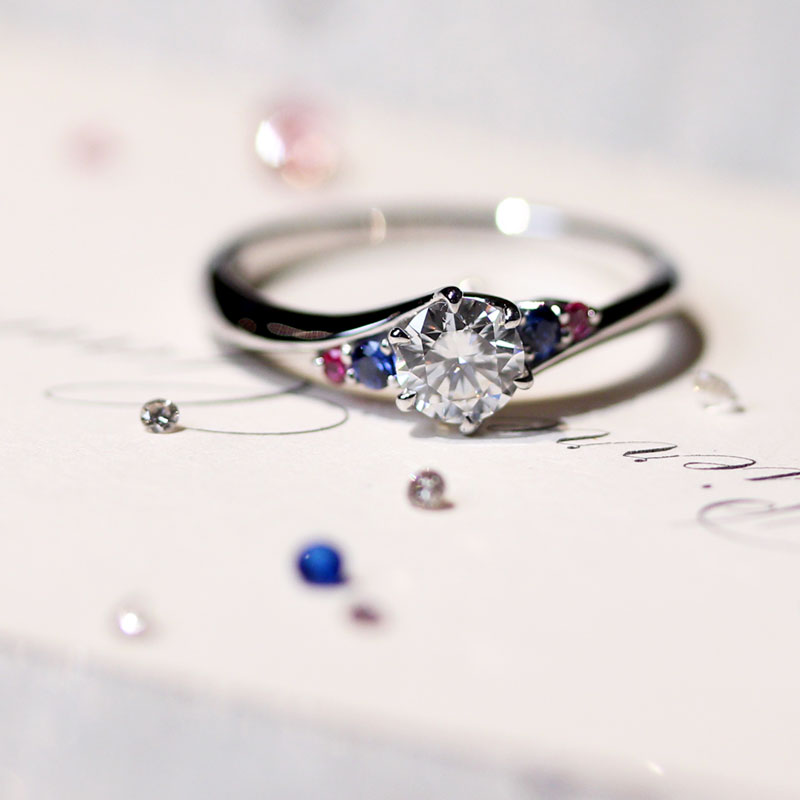 Stories 51 ルビーとサファイアで彼女のためだけに特別な婚約指輪を オーダーメイド結婚指輪のブランドith イズ 東京 横浜 柏 大宮 銀座 心斎橋 栄 新宿 梅田 天神